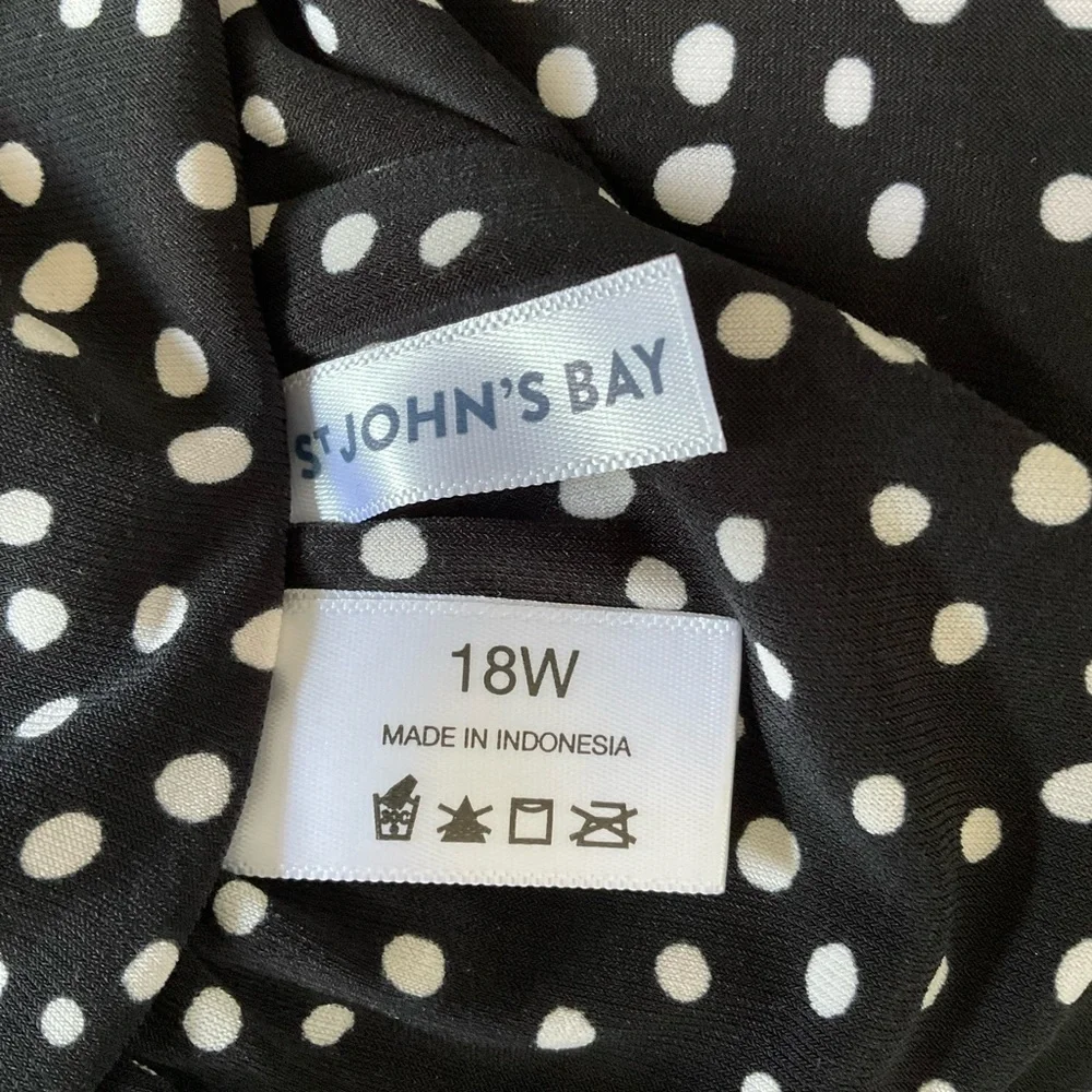 St. John's Bay reversable Black and White Bikini Top